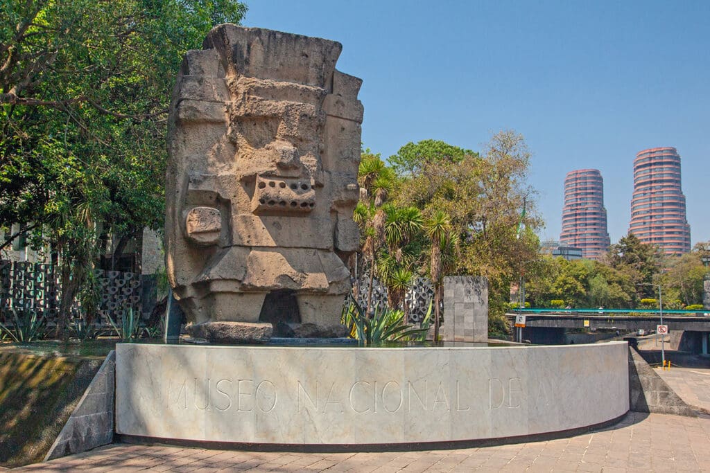 Monolitos_México_Tláloc Escultura de Tláloc, uno de los monolitos más grandes de México