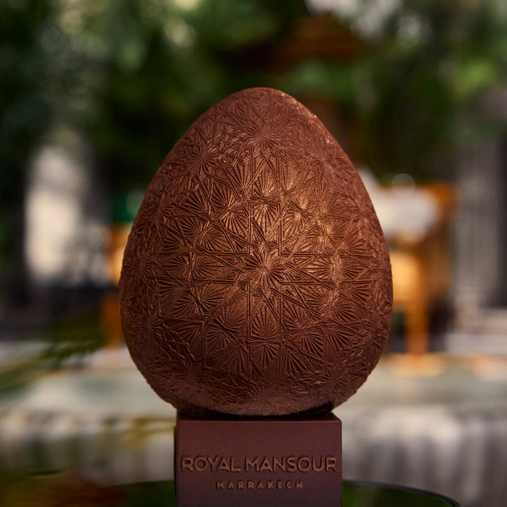 Chocolate trabajado en arabescos.