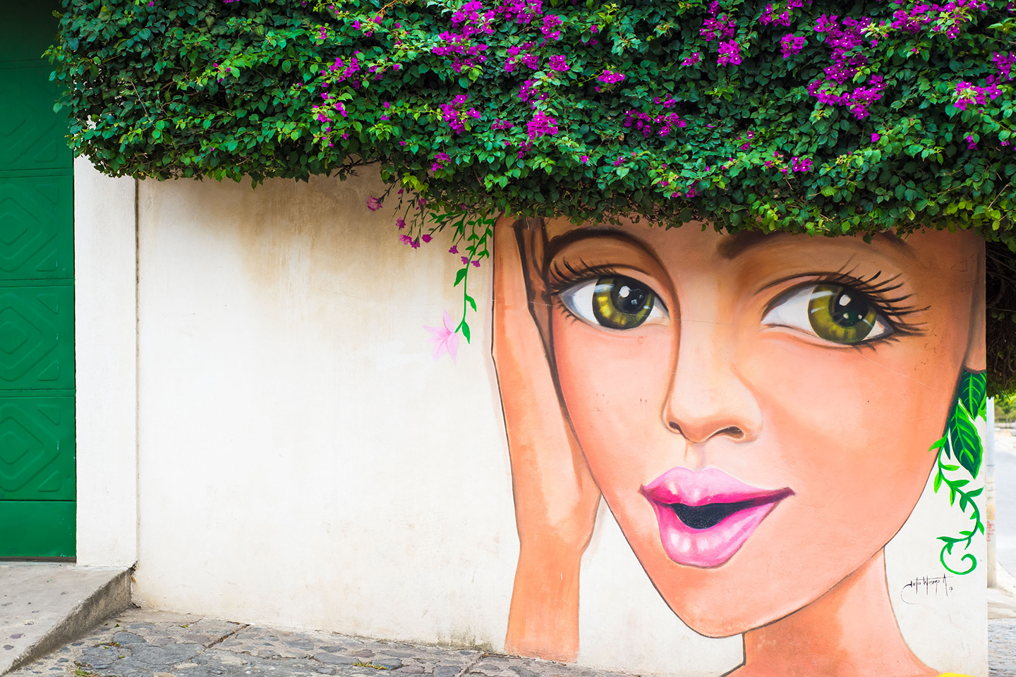 Las calles funcionan como galería urbana.